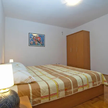 Alma 1600 Apartman