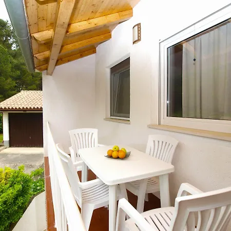 Apartman Alma 1600 *