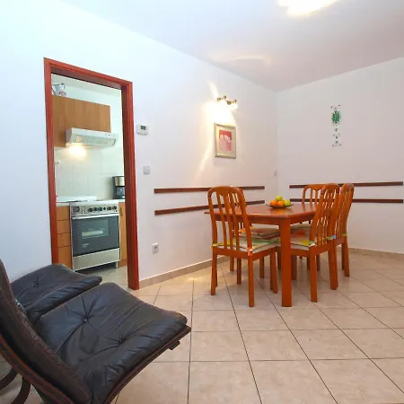 Alma 1600 Apartment