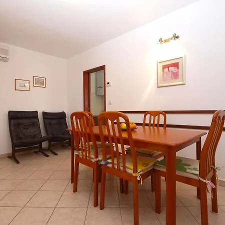 Alma 1600 Apartment *