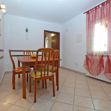 Alma 1600 Apartment