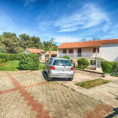 Apartment Alma 1600 Pula