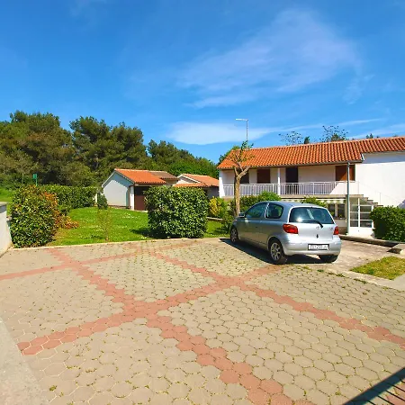 Alma 1600 Apartment